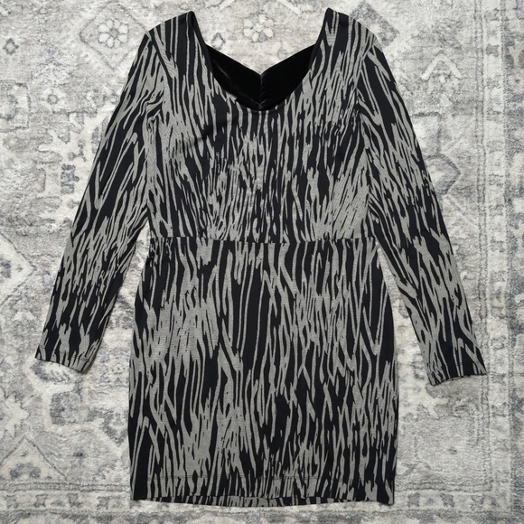BCBGENERATION Black Grey Zebra Print Vneck Fitted Long Sleeve Mini Dress L - Picture 9 of 16